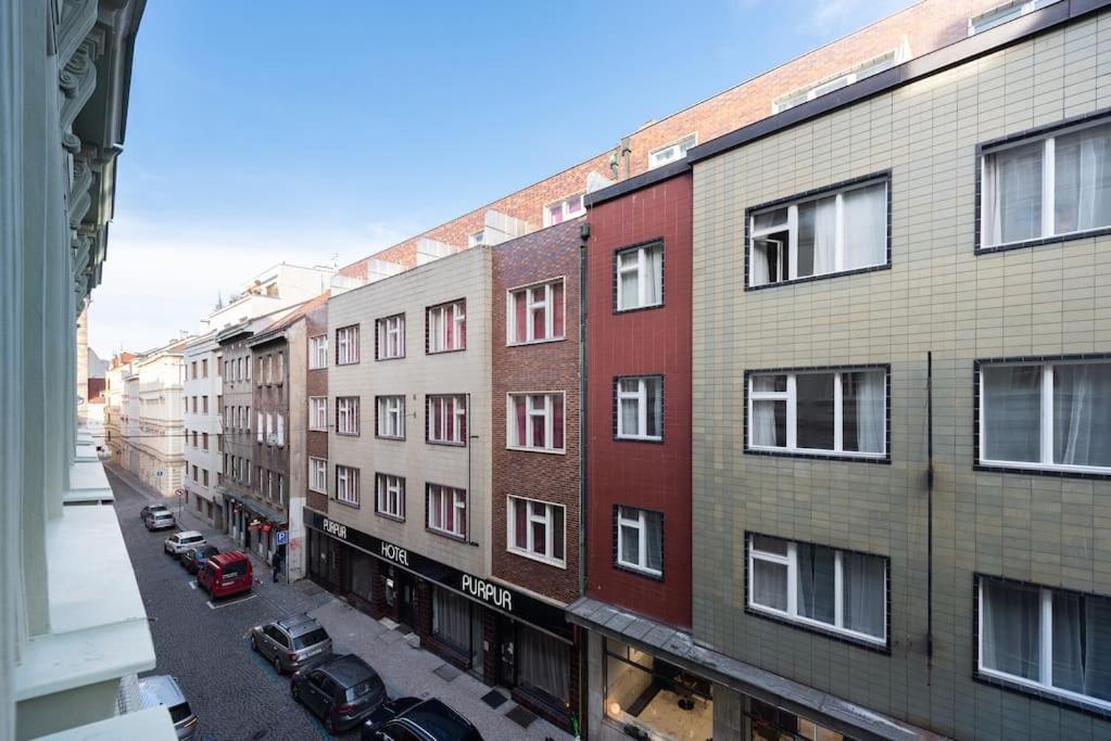 Side * Praha